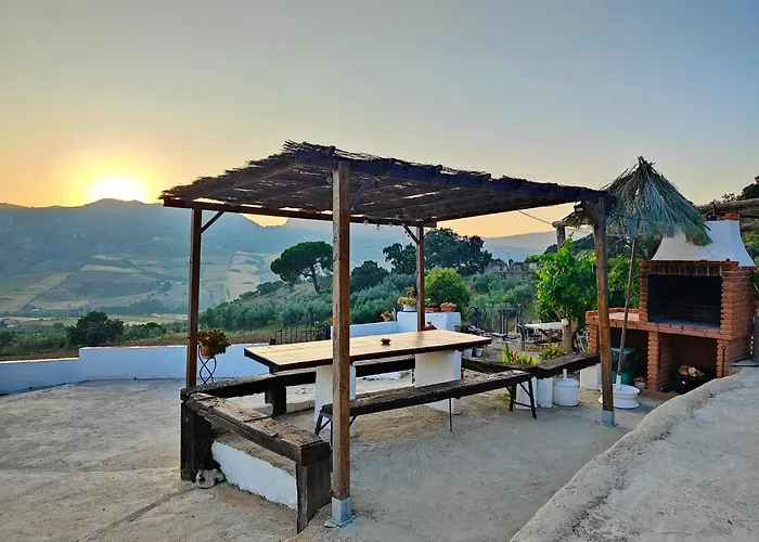 Con Maravillosas Vistas, Bbq Y Piscina Ronda