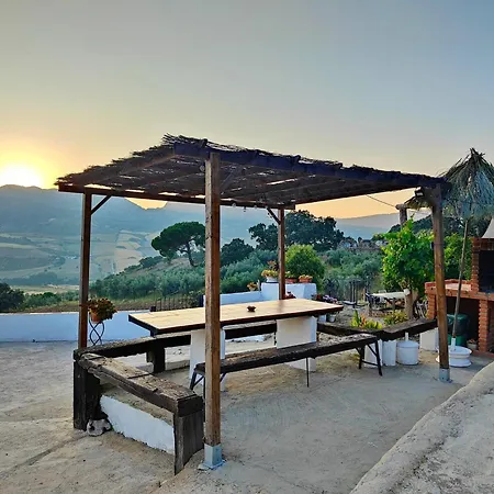 Con Maravillosas Vistas, Bbq Y Piscina Ронда