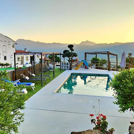 Con Maravillosas Vistas, Bbq Y Piscina